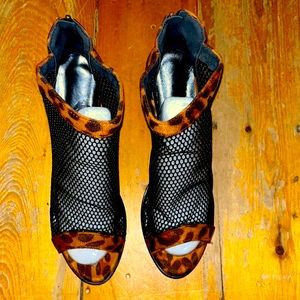 Brand New Black and Brown Leopard Mesh Front Sandal Size 7
